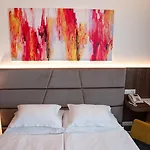 Paris Отель Опатия