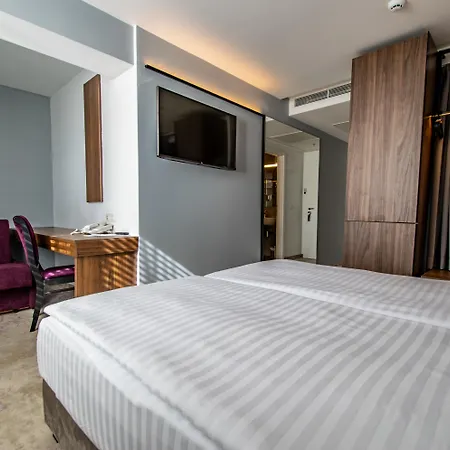 Paris 4*