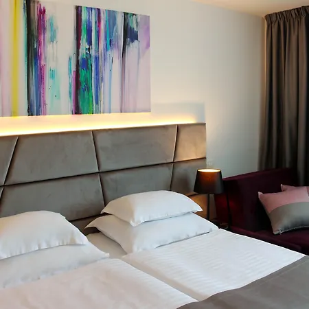 Paris 4*