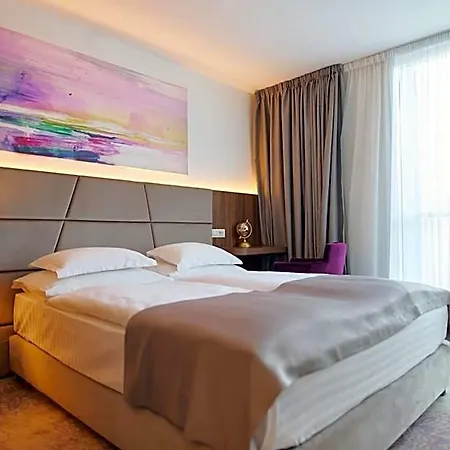 Paris 4* אופטיה